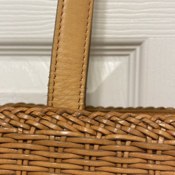 Fossil brown leather handbag basket weave design used condition, big - Picture 5 of 11